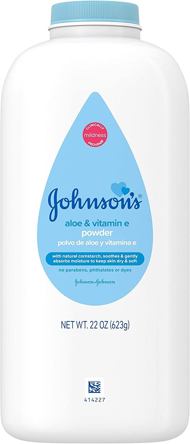 Johnson's Baby Powder with Naturally Derived Cornstarch, Aloe & Vitamin E, 22 oz, 3 Pack