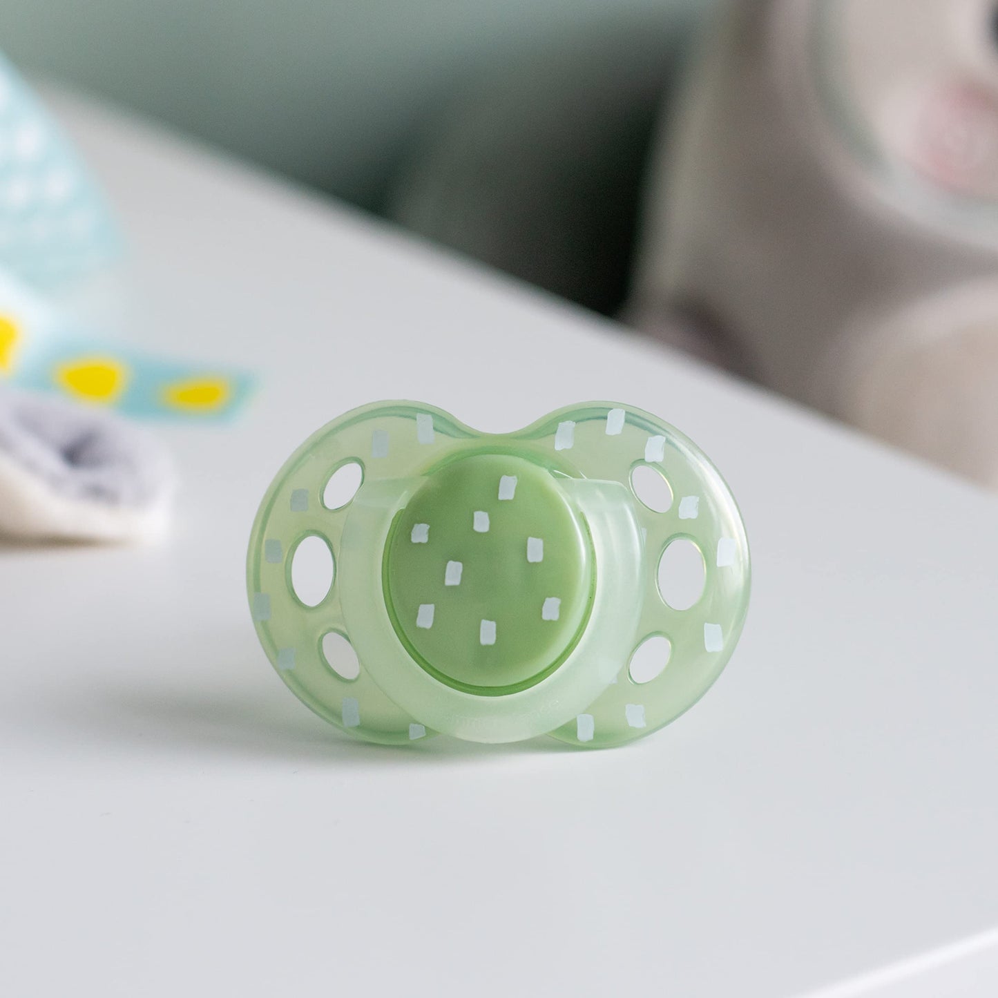 Tommee Tippee Night Time Pacifier, 6-18 Months, BPA-Free Binkies, Glow in The Dark Technology