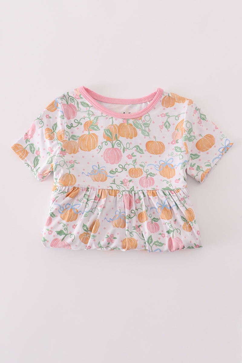 Baby outfit with pumpkin pattern on a light gray background