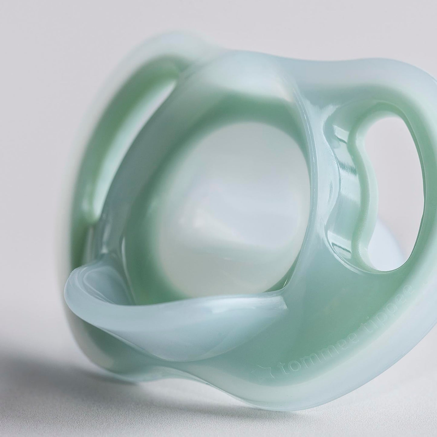 Tommee Tippee Ultra-Light Silicone Pacifier, 0-6 Months Pack of 4