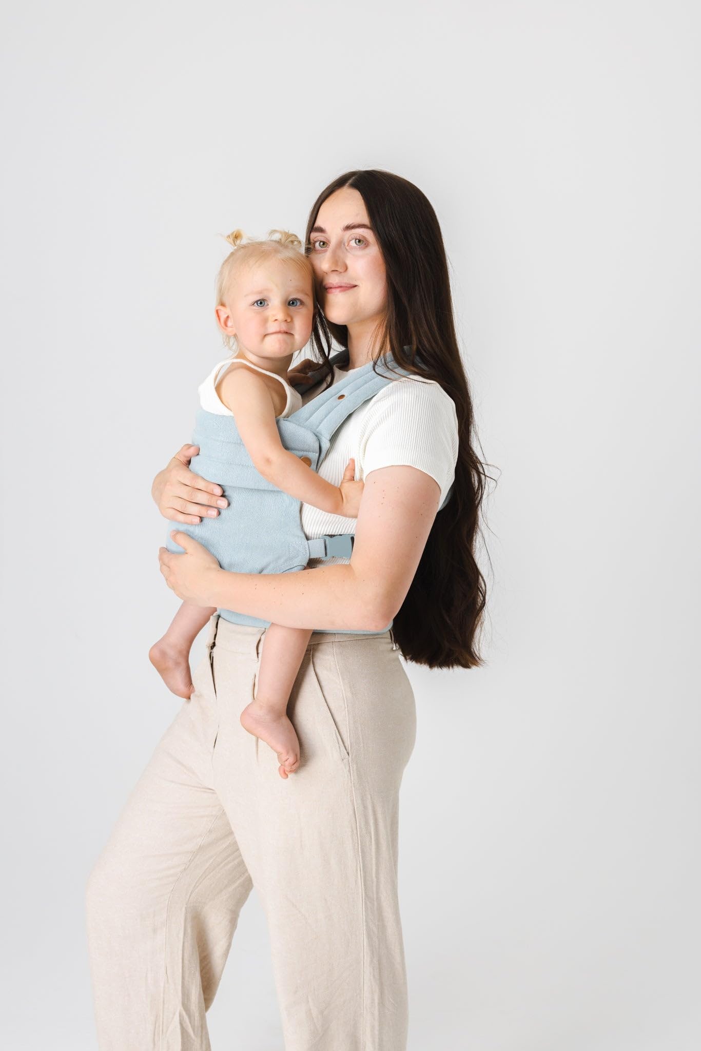 Mabē Monarch Ergonomic Baby Carrier – Premium Cotton Soft Structured Newborn to Toddler Carrier with Hip-Healthy Design, 3 Carry Positions (7-35lbs), Lightweight & Breathable, (Ivory)