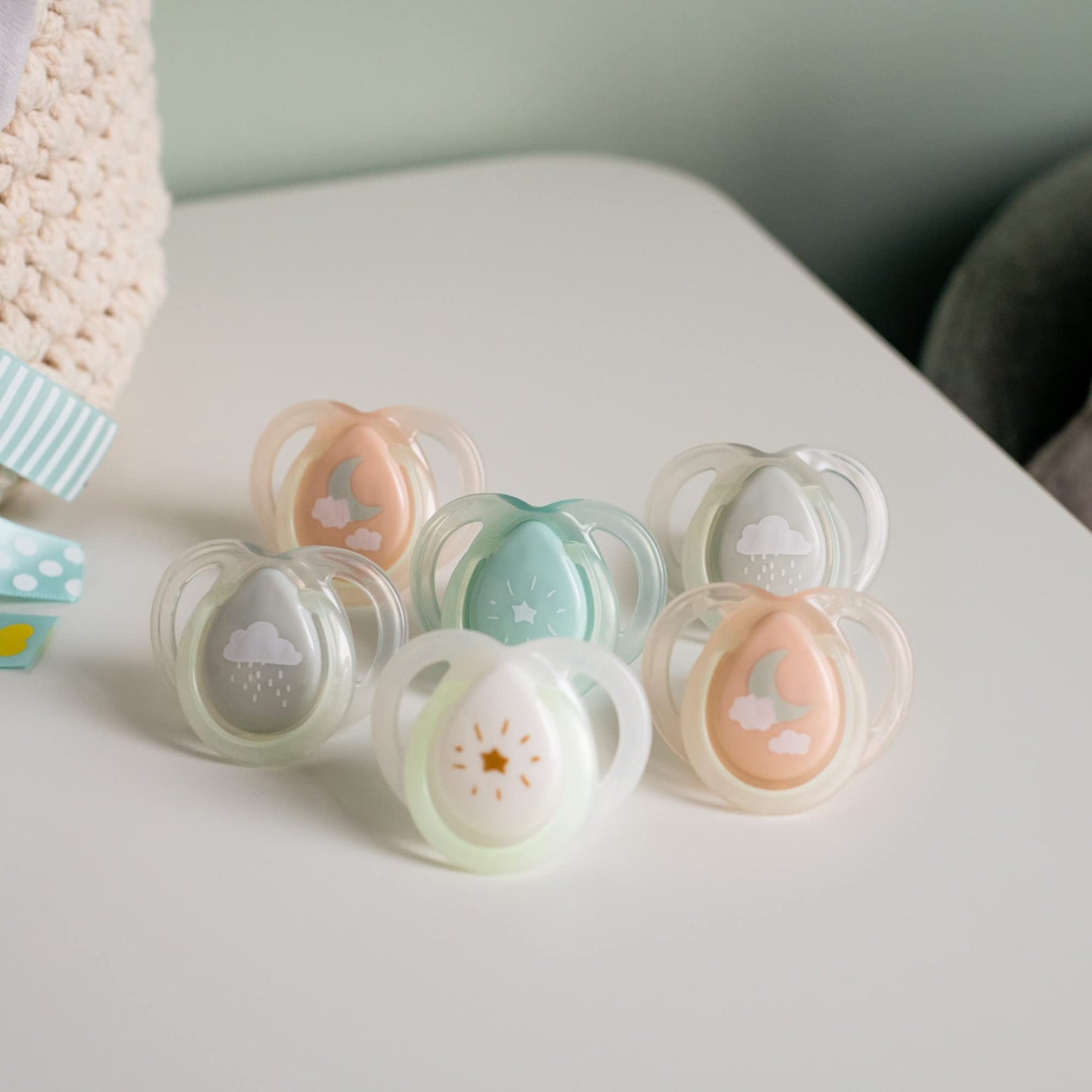 Tommee Tippee Night Time Pacifier, 6-18 Months, BPA-Free Binkies, Glow in The Dark Technology