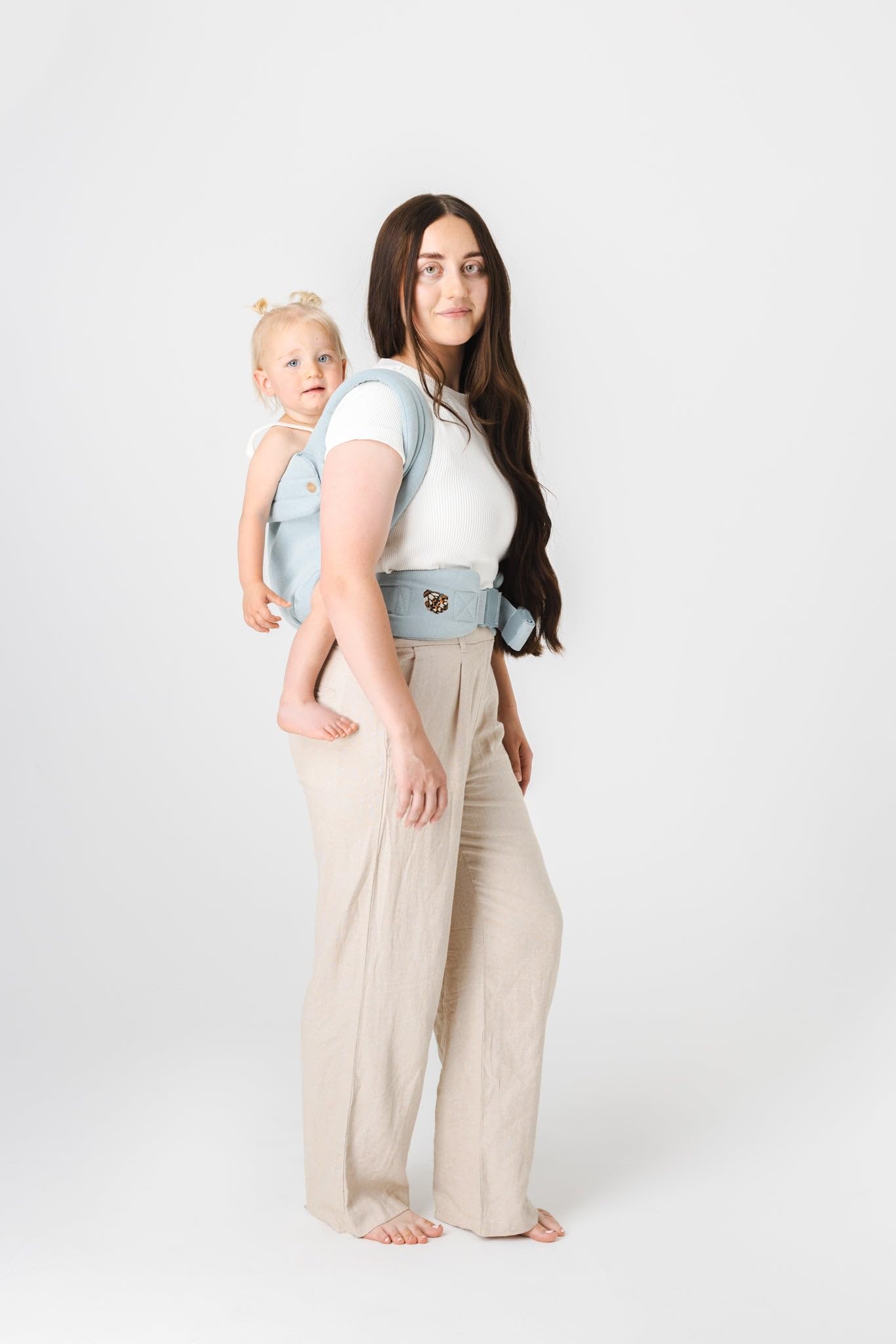 Mabē Monarch Ergonomic Baby Carrier – Premium Cotton Soft Structured Newborn to Toddler Carrier with Hip-Healthy Design, 3 Carry Positions (7-35lbs), Lightweight & Breathable, (Ivory)