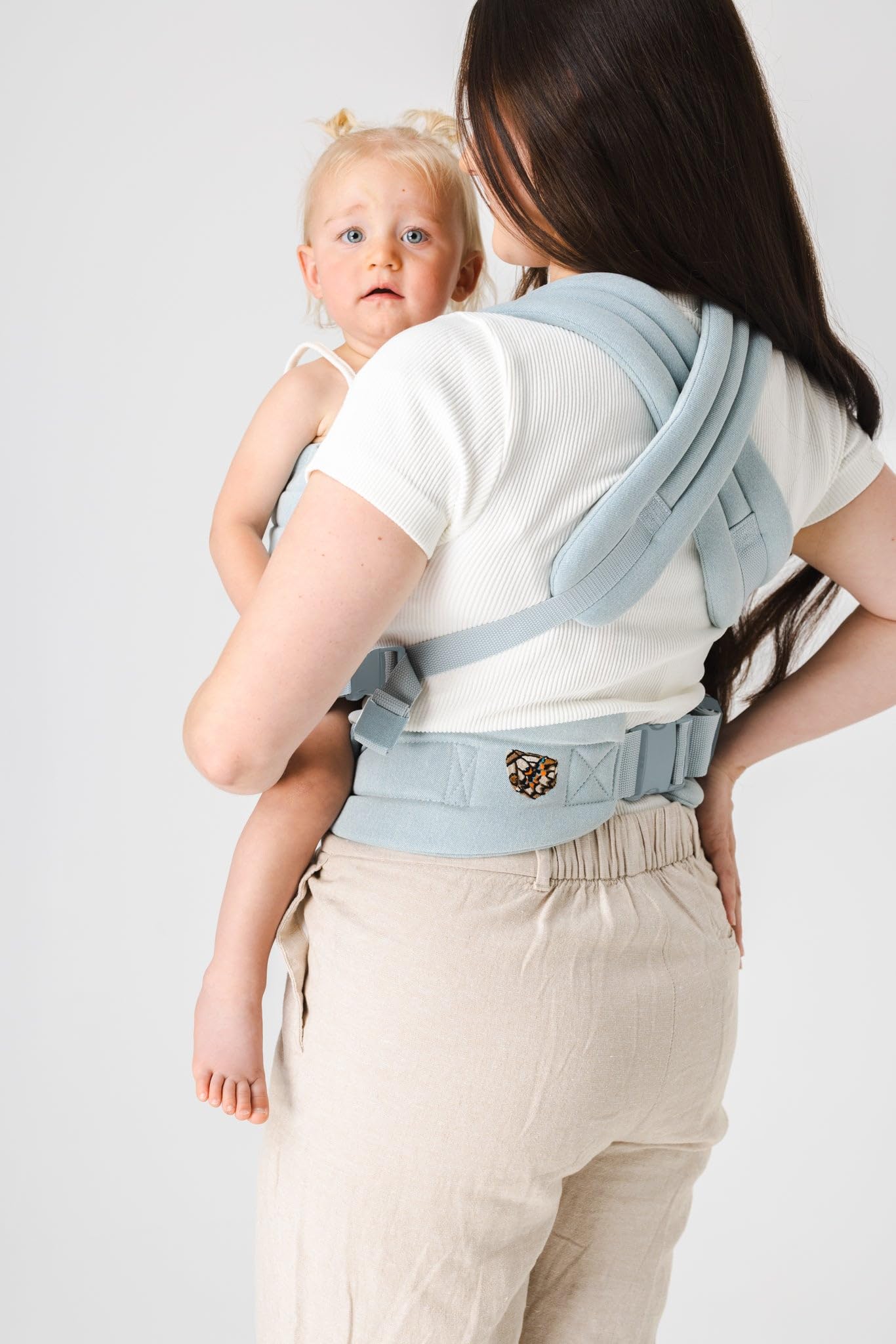 Mabē Monarch Ergonomic Baby Carrier – Premium Cotton Soft Structured Newborn to Toddler Carrier with Hip-Healthy Design, 3 Carry Positions (7-35lbs), Lightweight & Breathable, (Ivory)