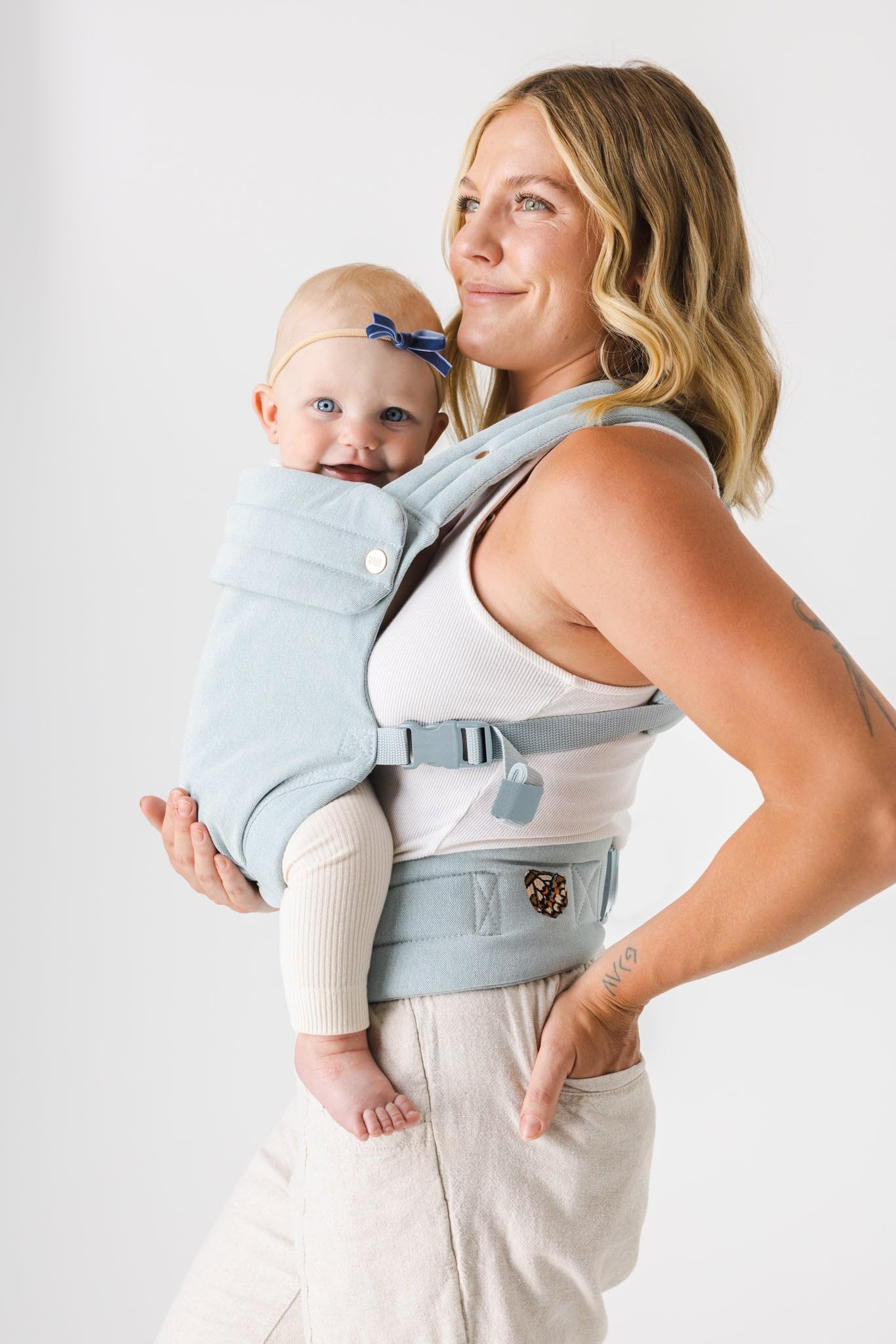Mabē Monarch Ergonomic Baby Carrier – Premium Cotton Soft Structured Newborn to Toddler Carrier with Hip-Healthy Design, 3 Carry Positions (7-35lbs), Lightweight & Breathable, (Ivory)
