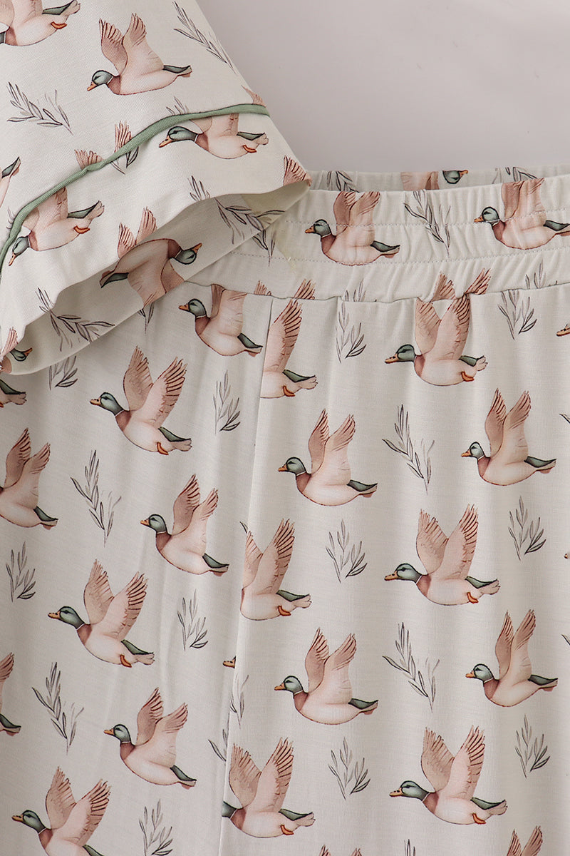 Fabric with duck pattern on a neutral background