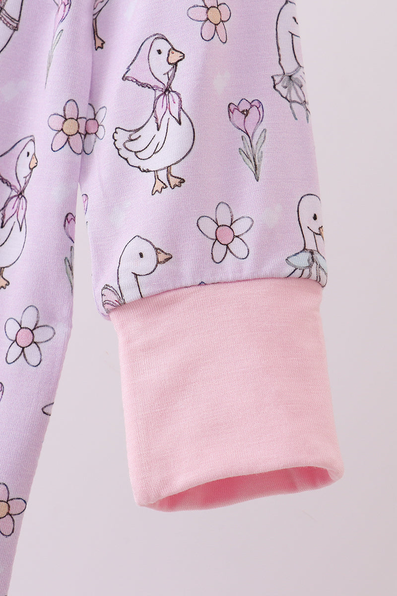 Children's leggings with duck and flower pattern on a light purple background